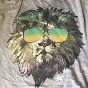 Gray t shirt with lion wearing sunglasses
